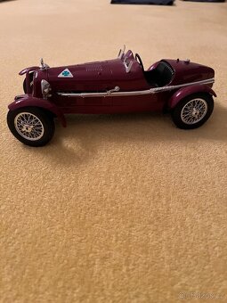 Kovovy model Alfa Romeo od Bburago - 2