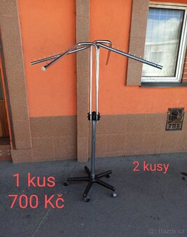 STOJANY NA OBLEČENÍ - 2