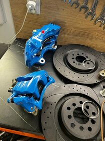 Kompletní brzdový kit BREMBO 18z - 5x100 - 2