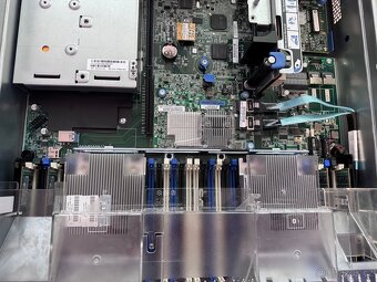 HP ProLiant DL380 Gen9– 2x Xeon / 128GB RAM / 800GB SSD - 2