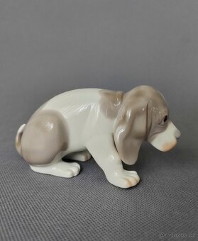 Sedící a smutný porcelánový figurky štěňata Bígl styl Lladro - 2