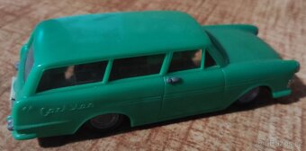Starý Opel Caravan - 2