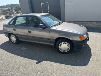 Opel Astra 2.0i - 2