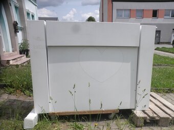 Prodejní pult v bílé barvě - 2