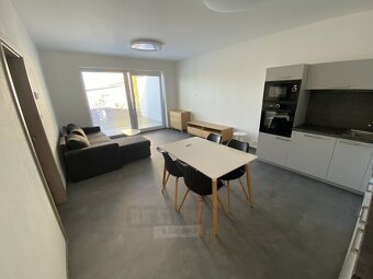 Pronájem bytu 4+kk 80 m², zahrada 85 m², Včelná - 2