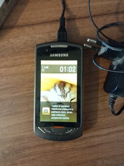 Telefony Samsung (funkční), Nokia a pár nabíječek + foťák - 2