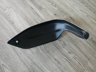 Levý kryt řidítka na novou Moto Guzzi Stelvio - 2
