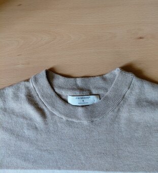 Nový svetřík velikost S/M - 2