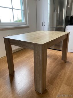 Prodám jídelní stůl - 2