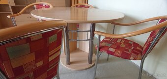 Kulatý stůl a 4 židle - 2