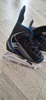Chlapecké lední brusle 32-35 - 2