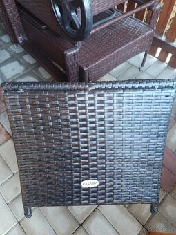 Zahradní stolek z umělého ratanu - 2