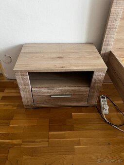 Manželská postel s nočními stolky - 2