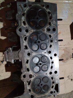 Hlava válců  komplet + kryt ventilů bmw e46 320d 110kw - 2
