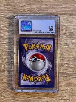 Dark Charizard (rok 2000) CGC 8 - 2