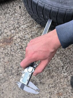 Pneumatiky a disky ze ŠKODA Felicia - 2 pneu dobrý vzorek - 2