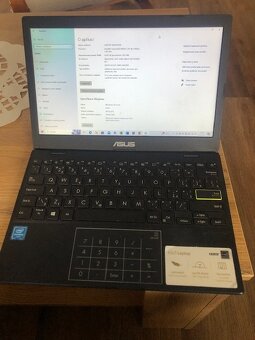 Asus e210m - 2