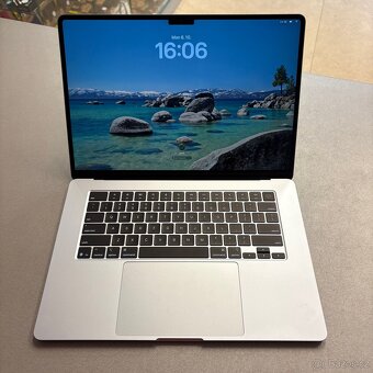 Prodám MacBook Air 15” M4 16GB/256GB, 3 cykly dobití, záruka - 2