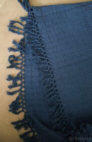 TMAVĚ MODRÝ, RUČNĚ TKANÝ A BARVENÝ PŘEHOZ Z INDIE - 2