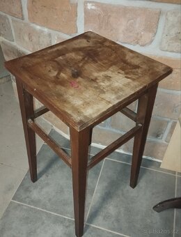 Starožitný dřevěný stoleček - 2