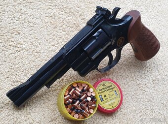 Revolver Arminius cal.4mmRF DA drážkovný - 2