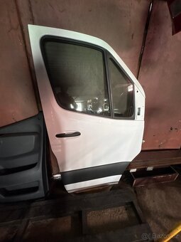 Pravé přední dveře Sprinter 907 - 2