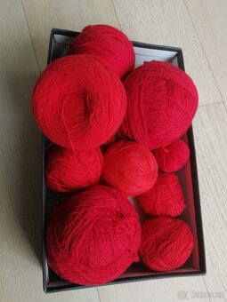 Pletací příze červené - 2