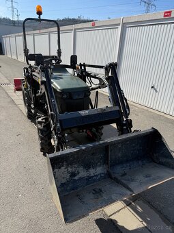 Malotraktor Captain 263 s čelním nakladačem s TP - 2