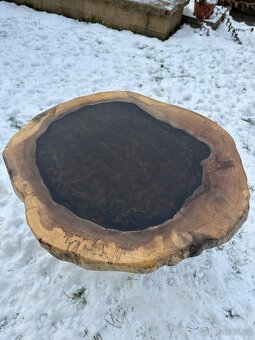 Ořechový stolek s pryskyřicí - 2