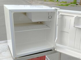 Malá lednice s mrazčkem 45 lit Bomann - 2