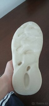 Kopie yeezy foam runners. Krémová - 2