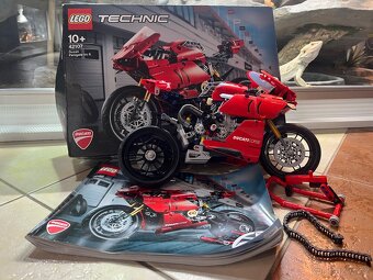 LEGO TECHNIC MOTORKA DUCATI - 2