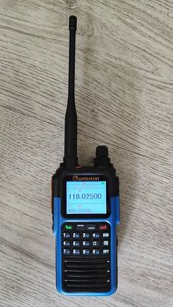 Wouxun KG-Q330 + další anténa, mikrofon, headset – TOP stav - 2