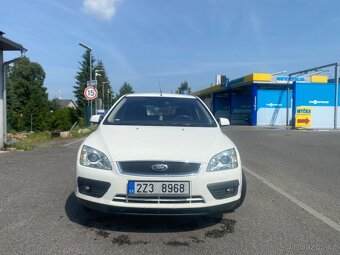 Ford Focus MK2 Hatchback - 2