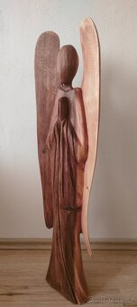 Dřevěná soška anděla - 2