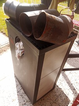 Zachovalá krbová kamna +dvě kolena a trubka - 2