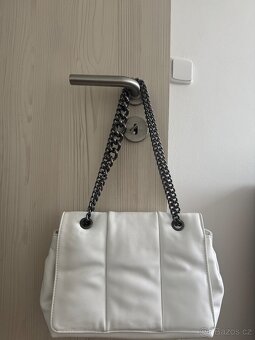 Kabelka Bershka bílá z koženky - 2