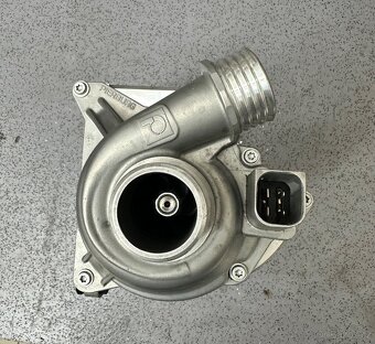 Vodní čerpadlo 335i - 2