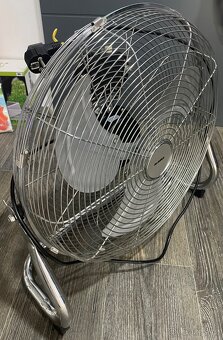 Podlahový kovový ventilátor - 2