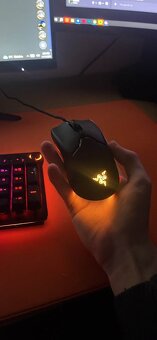 Razer Viper Mini - Malá Lehká Herní Myš - 2