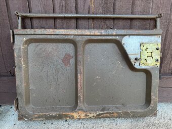 Nepoužité pravé dveře Gaz 69 - 2