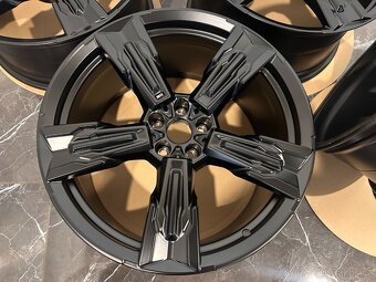 original kolesa BMW 7er G70 r21 908 M 5A19DF - 2