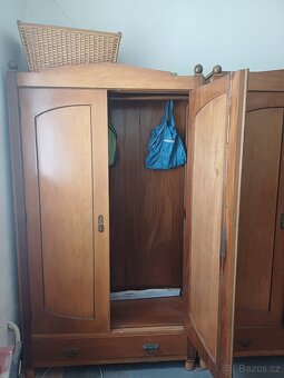 Starožitné Skříně - 2