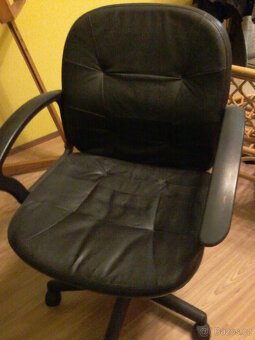 KANCELÁŘSKÁ ŽIDLE - 2