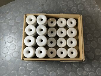 Keramický izolant na elektrický ohradník - 2
