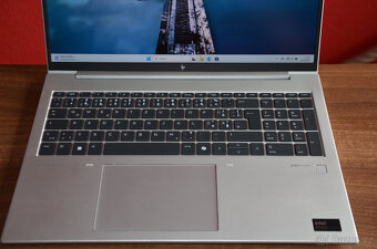 HP EliteBook 860 G11 i5/16GB/SSD 512GB/Záruka - 2