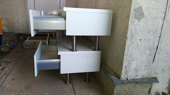 Stůl pod TV - 2