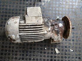 Elektro motor s převodovkou - 2