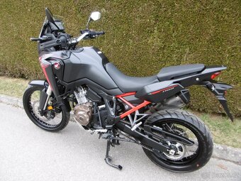 Honda africa twin 1100 - jako nová - 2