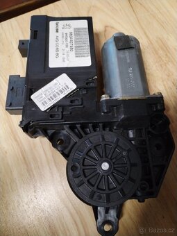 Motorek stahování oken levy přední Peugeot 307 96 34 4575 80 - 2